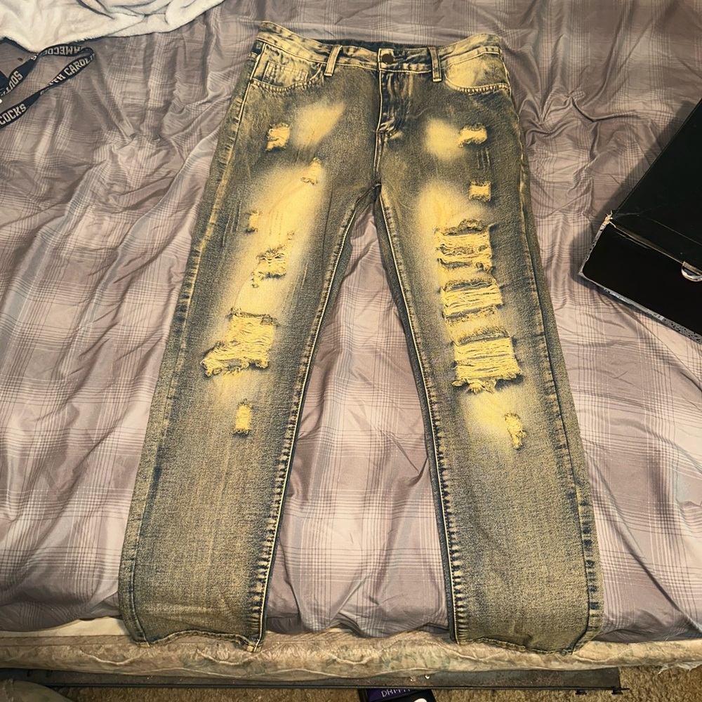 Ripped skinny jeans